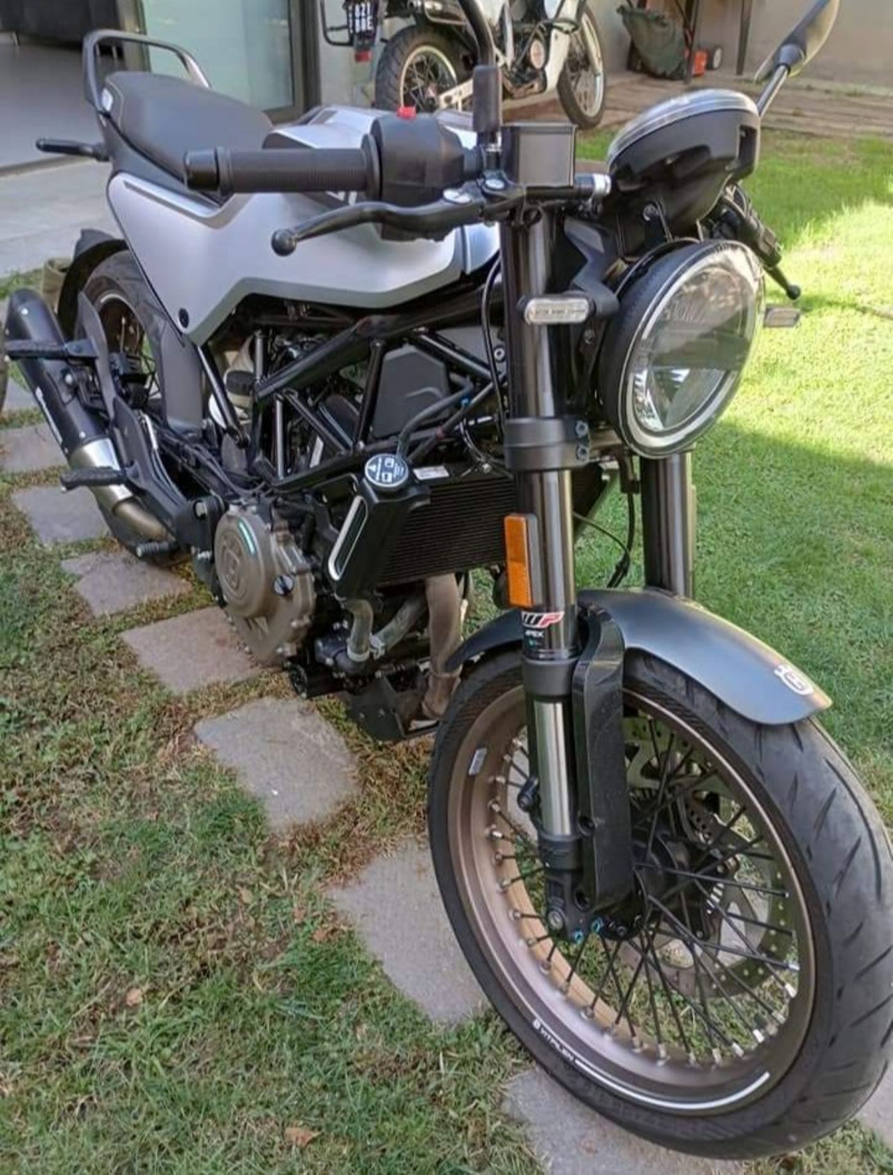 Husqvarna Vitpilen Usada en Mendoza, deRuedas