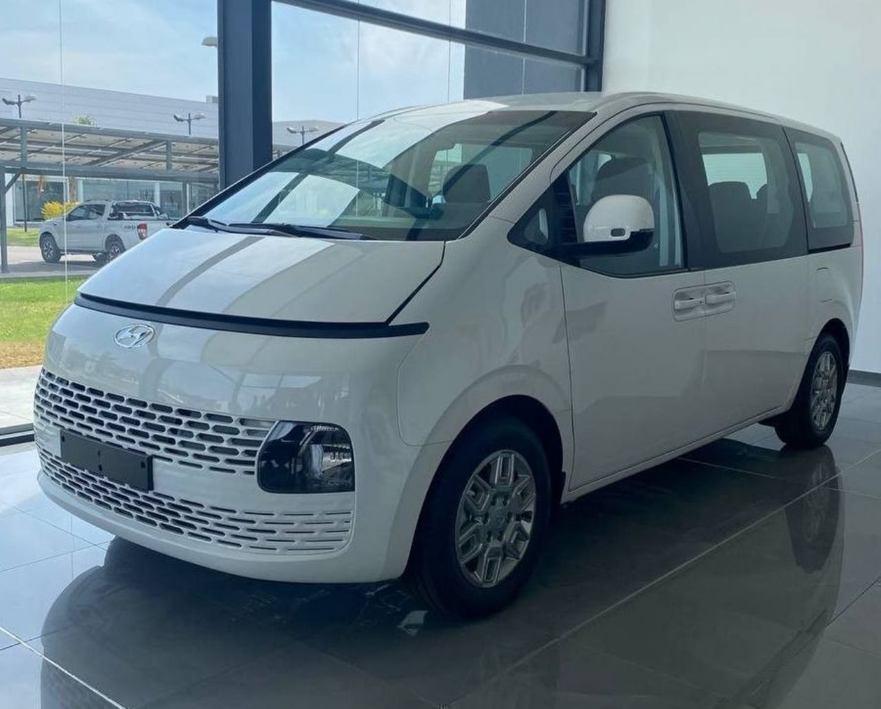 Hyundai Staria Nuevo en San Juan, deRuedas