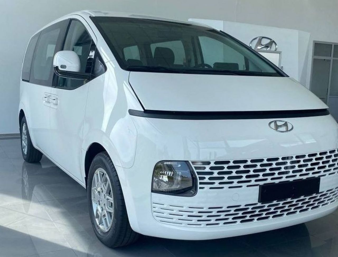 Hyundai Staria Nuevo en San Juan, deRuedas