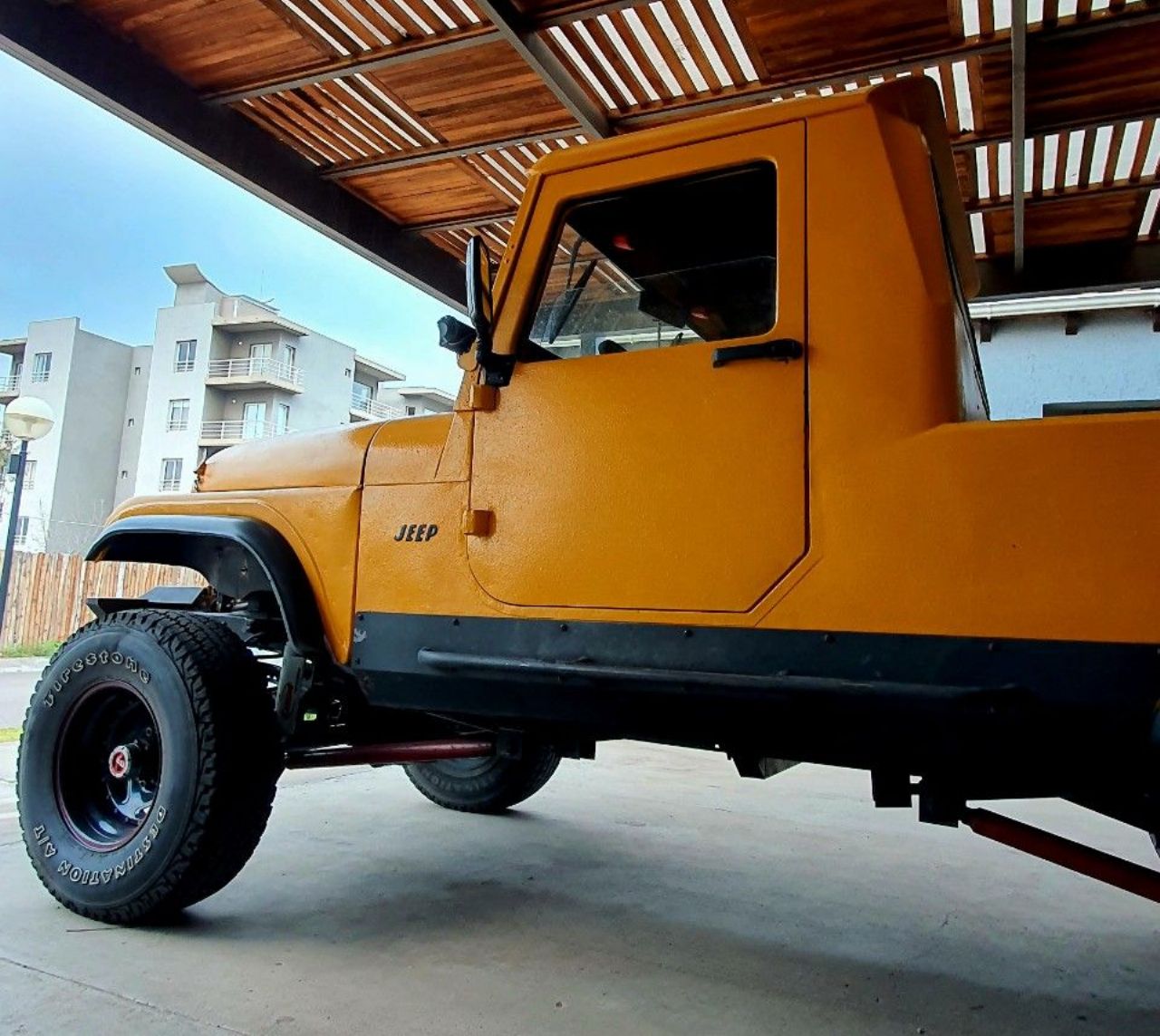 Ika Jeep Usada en Mendoza, deRuedas