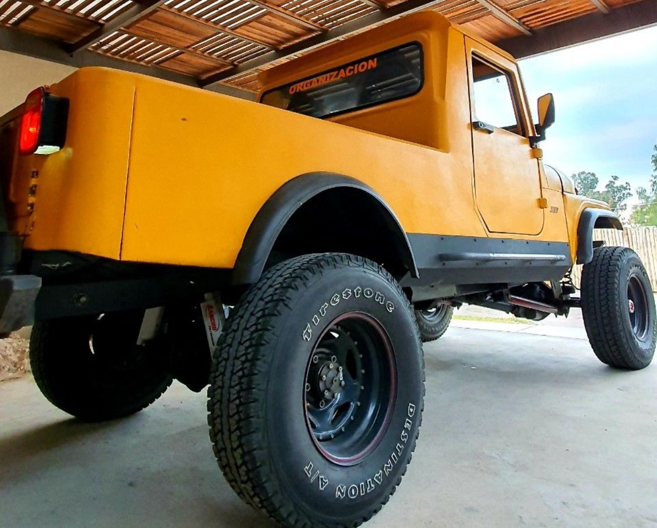 Ika Jeep Usada en Mendoza, deRuedas
