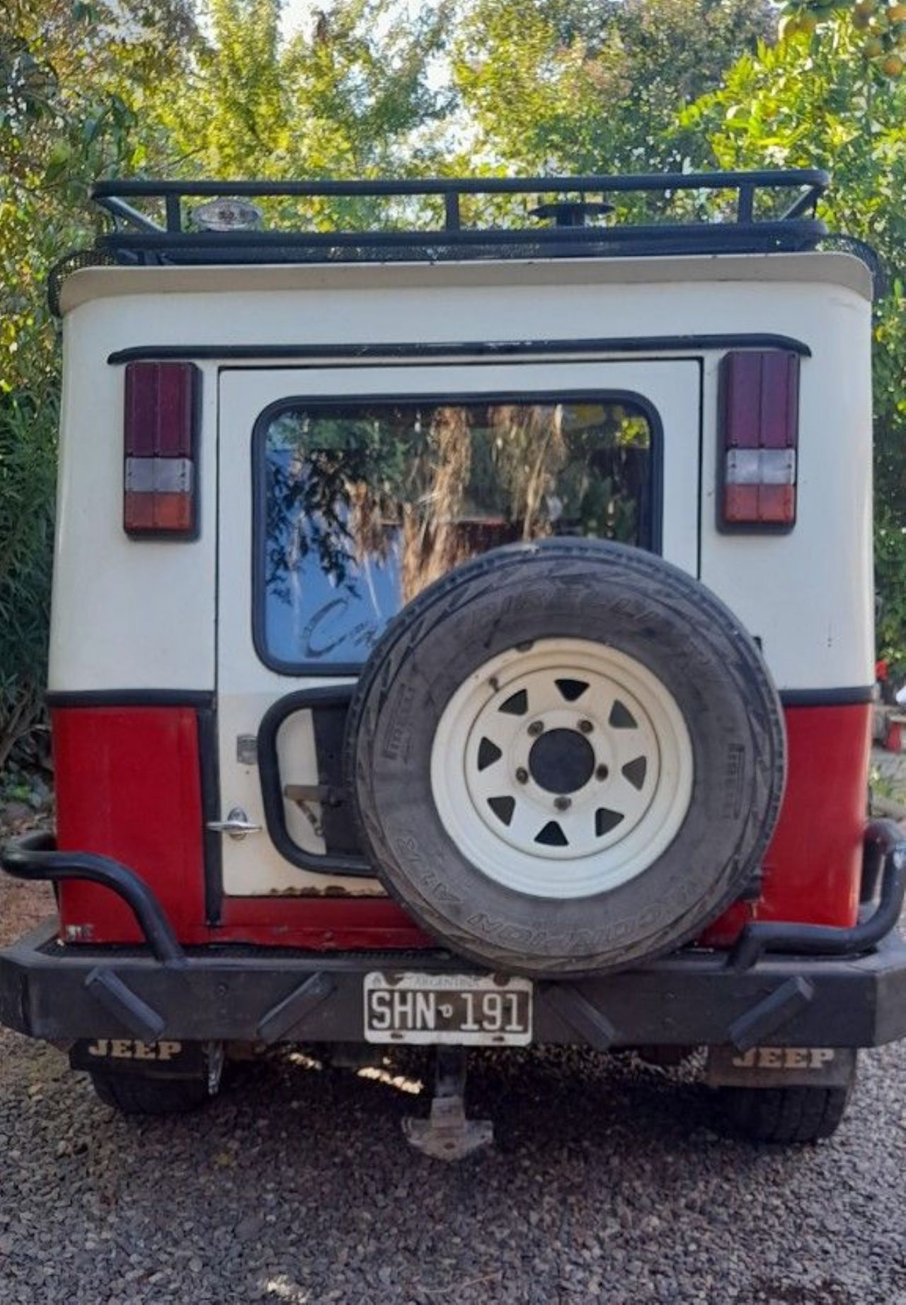 Ika Jeep Usada en Mendoza, deRuedas