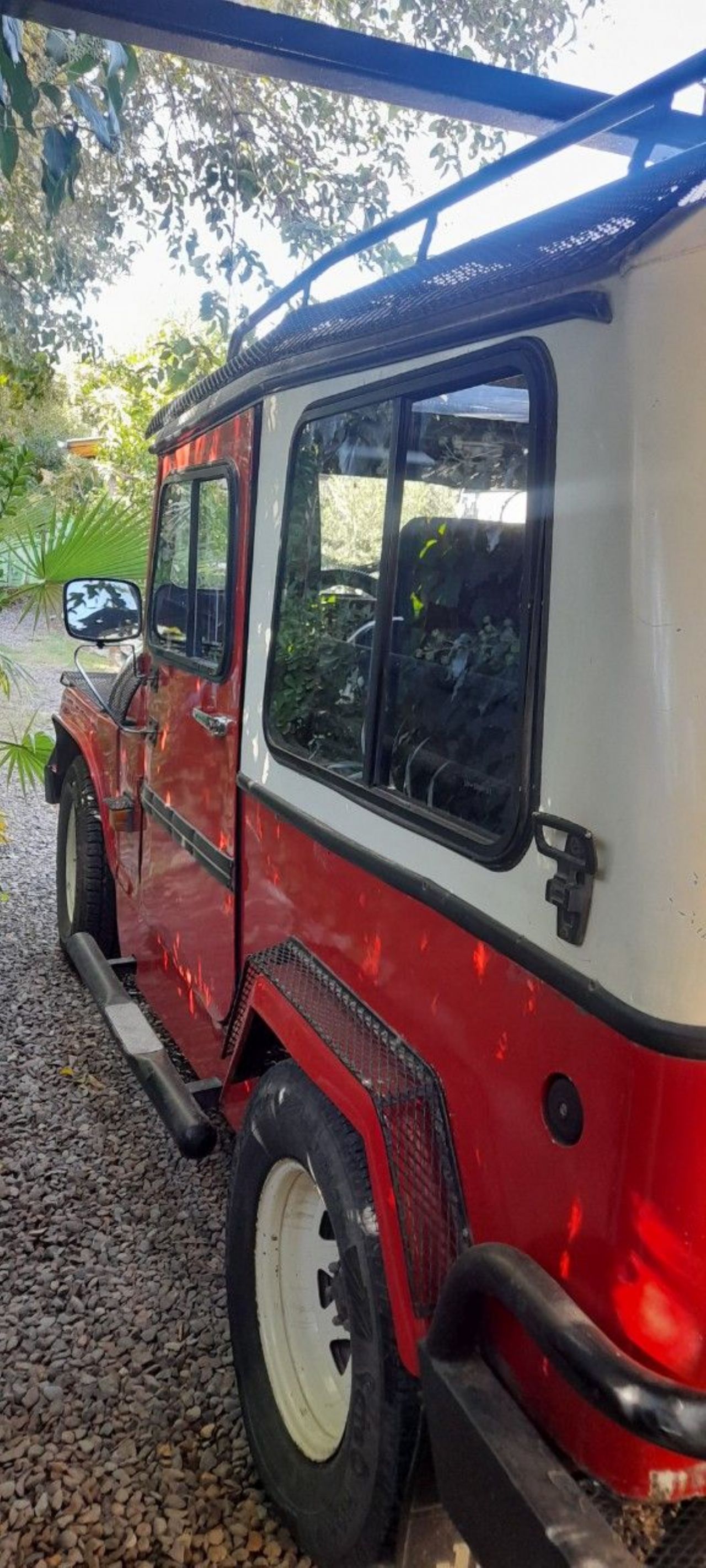 Ika Jeep Usada en Mendoza, deRuedas