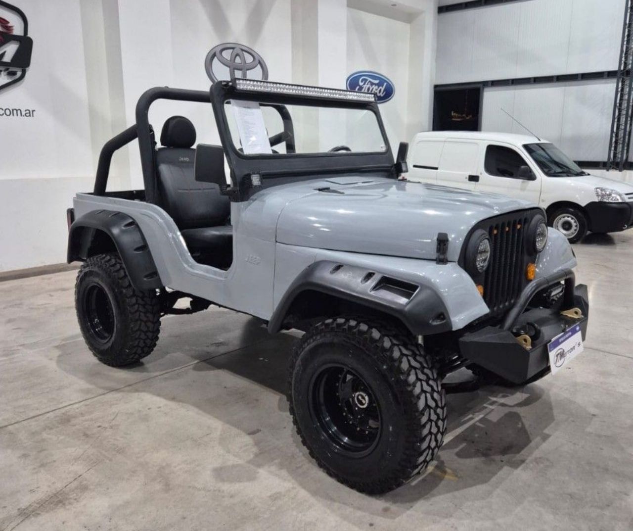 Ika Jeep Usada en Mendoza, deRuedas