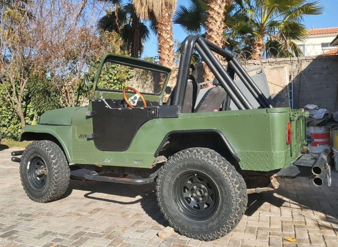 Ika Jeep Usada en Mendoza, deRuedas