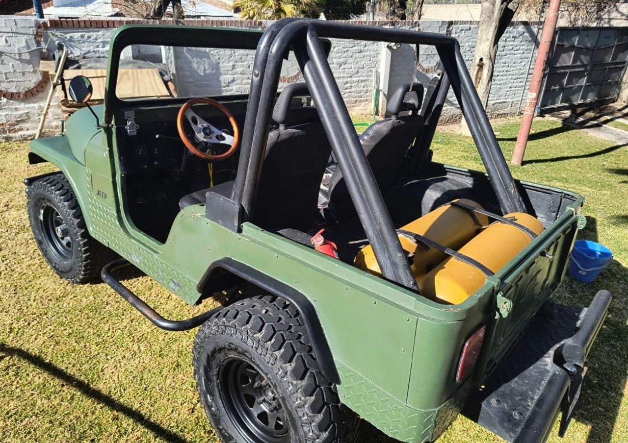 Ika Jeep Usada en Mendoza, deRuedas
