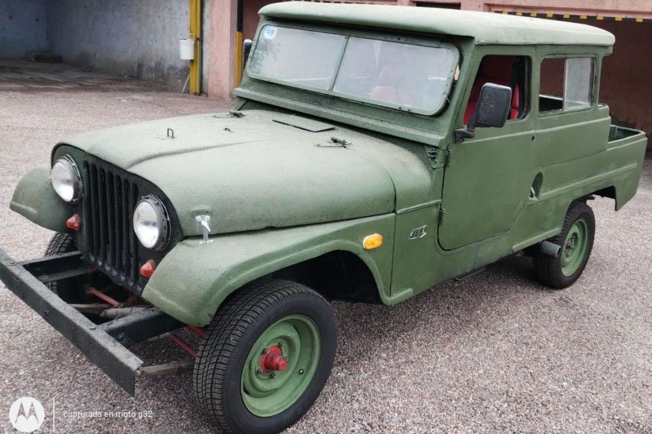 Ika Jeep Usada en Mendoza, deRuedas