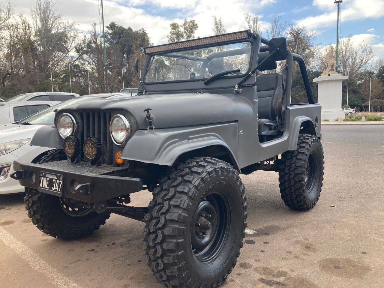 Ika Jeep Usada en Mendoza, deRuedas
