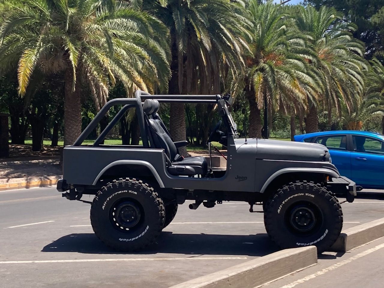 Ika Jeep Usada en Mendoza, deRuedas