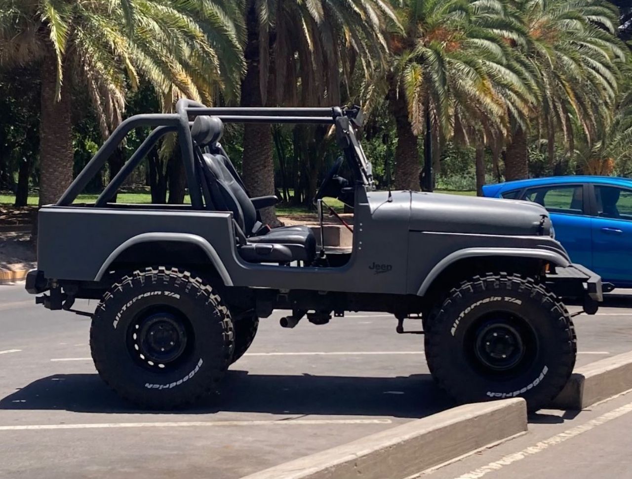 Ika Jeep Usada en Mendoza, deRuedas