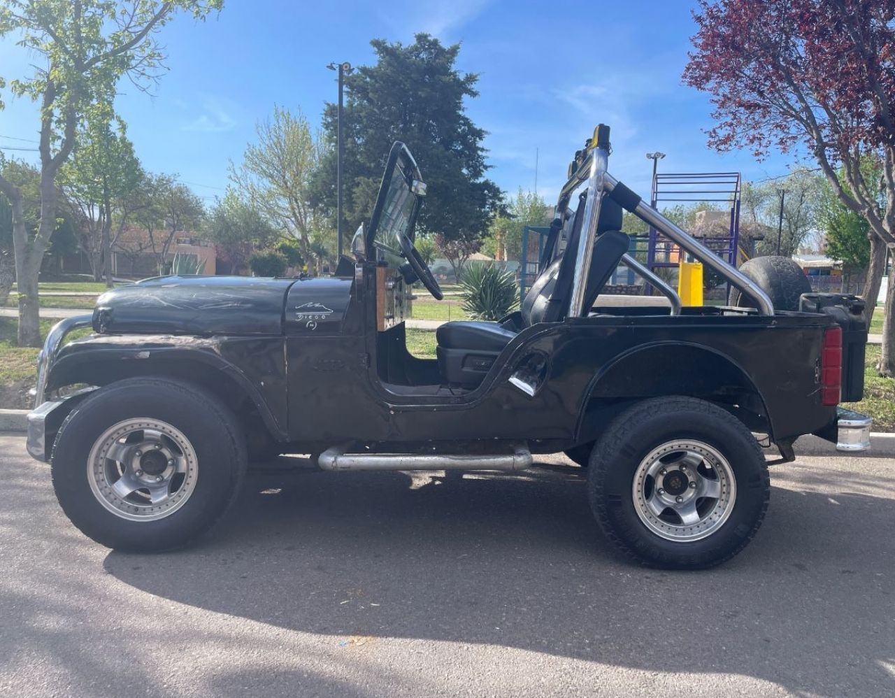 Ika Jeep Usada en Mendoza, deRuedas