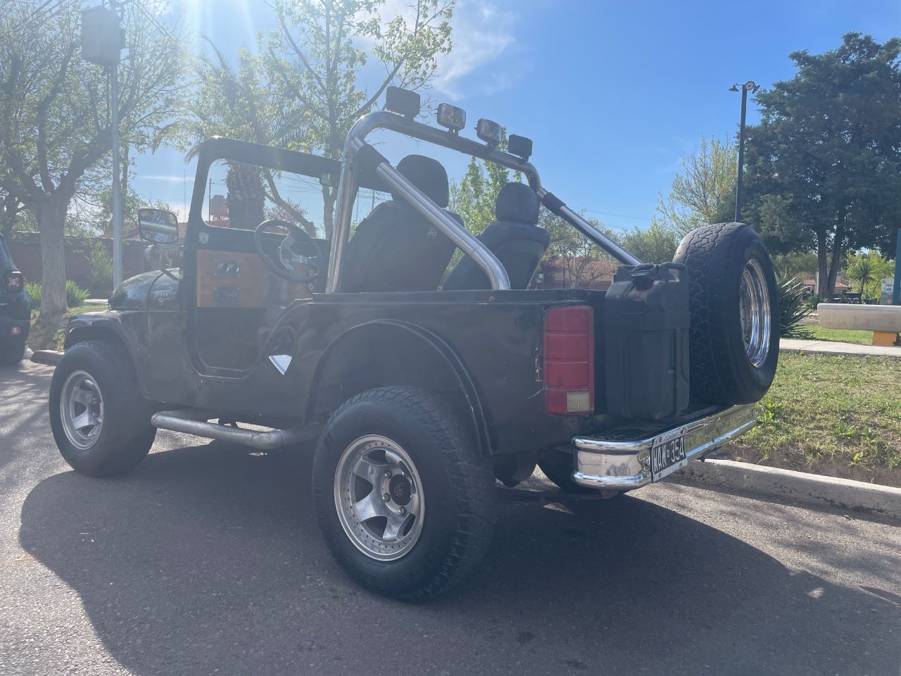 Ika Jeep Usada en Mendoza, deRuedas