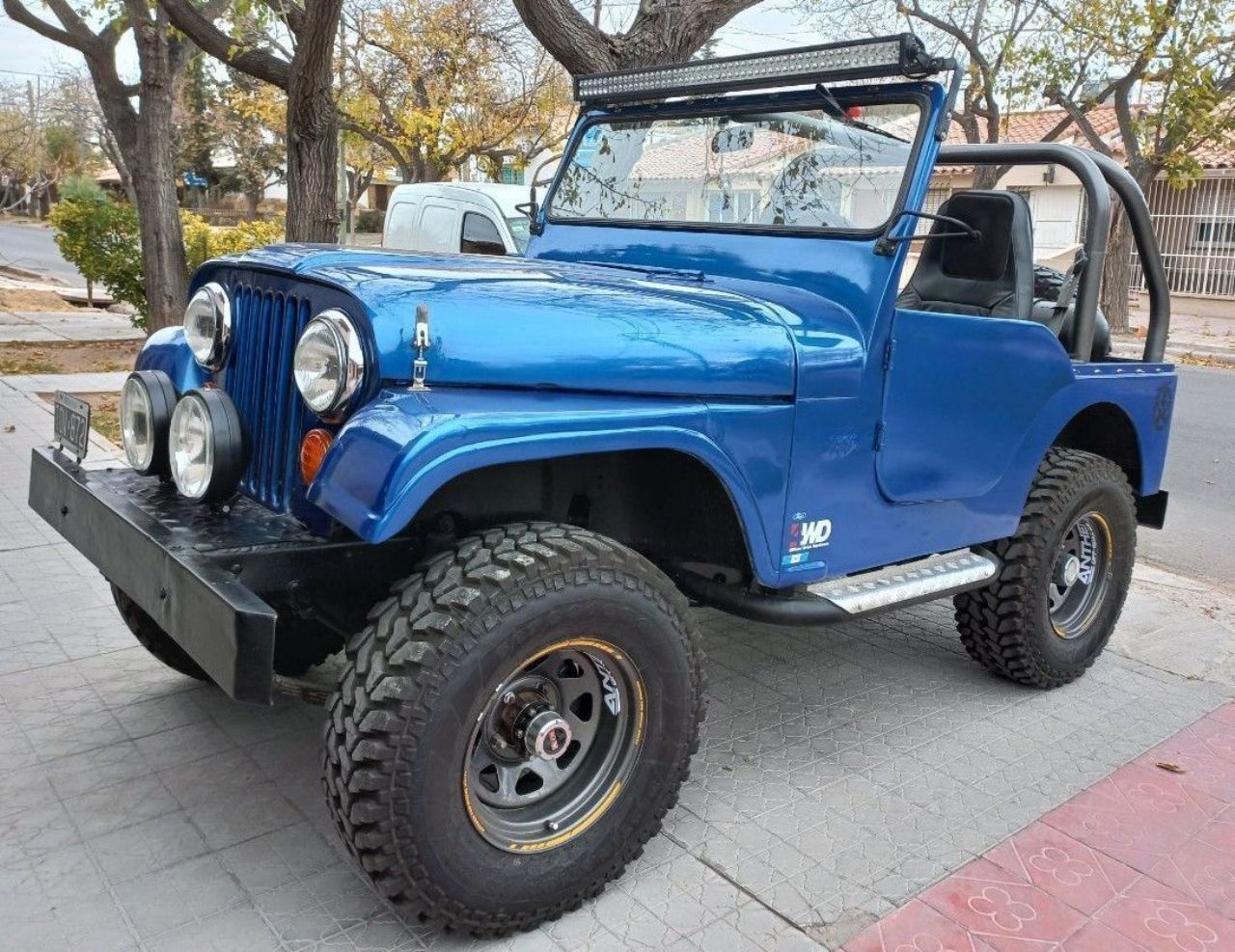 Ika Jeep Usada en Mendoza, deRuedas