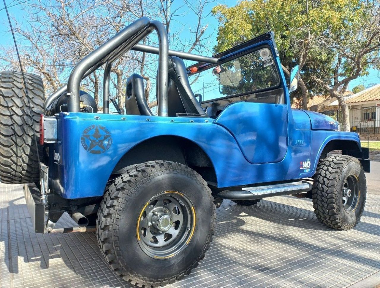 Ika Jeep Usada en Mendoza, deRuedas