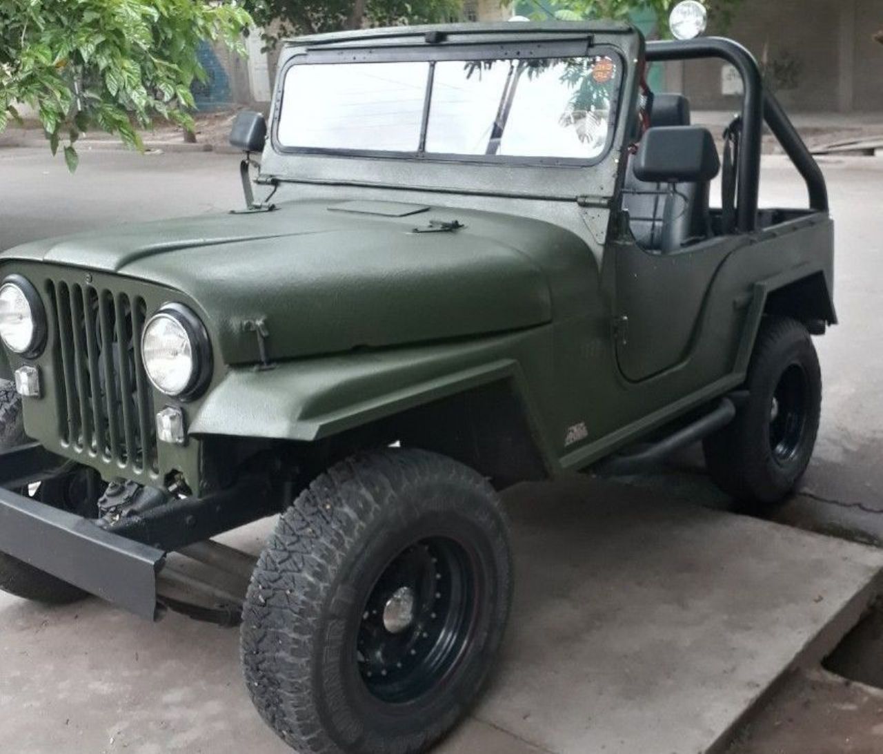 Ika Jeep Usada en Mendoza, deRuedas