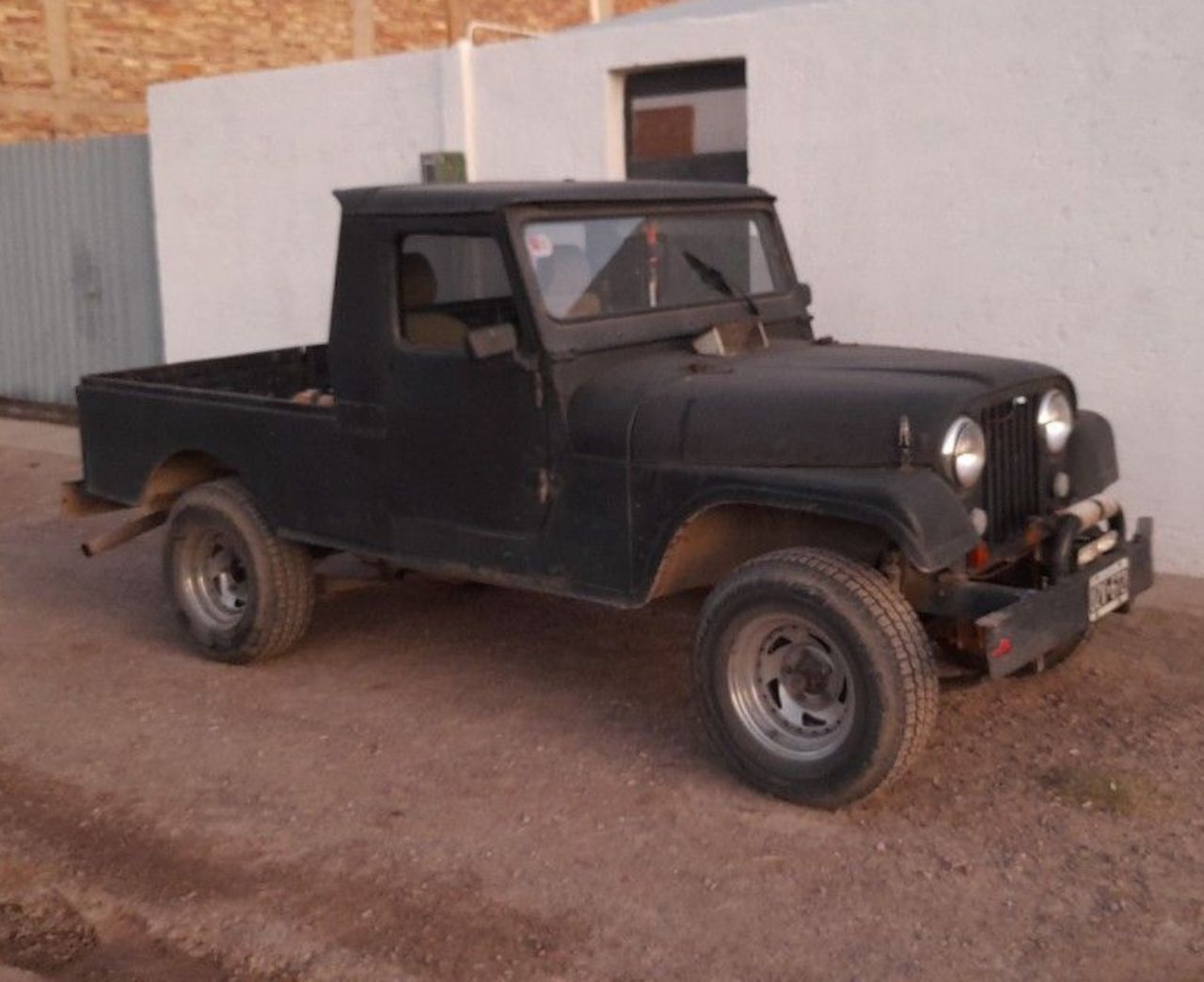 Ika Jeep Usada en Mendoza, deRuedas