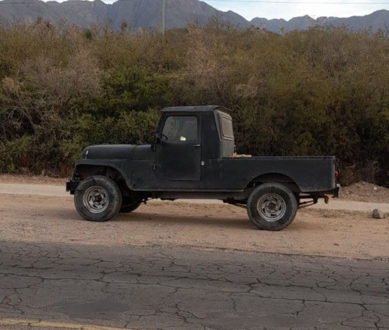 Ika Jeep Usada en Mendoza, deRuedas