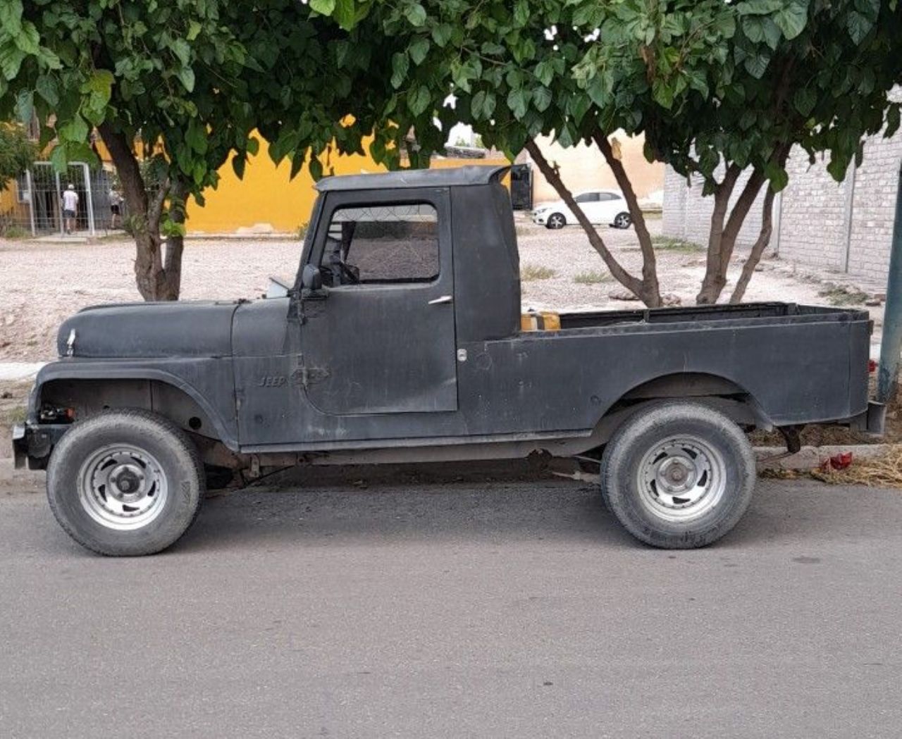 Ika Jeep Usada en Mendoza, deRuedas