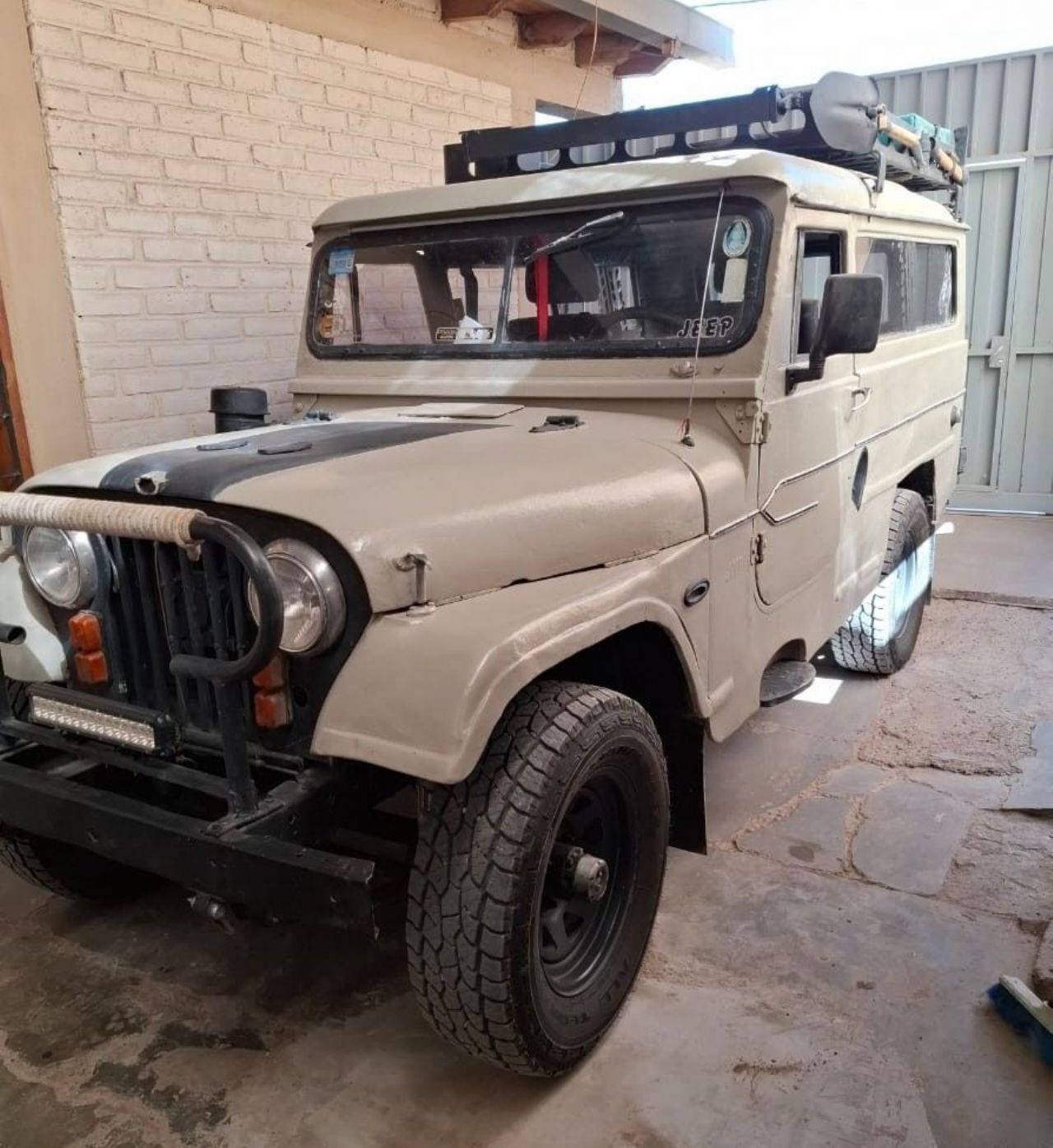 Ika Jeep Usada en Mendoza, deRuedas