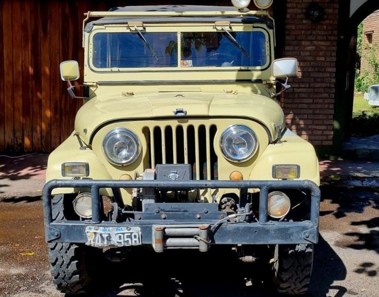 Ika Jeep Usada en Mendoza, deRuedas