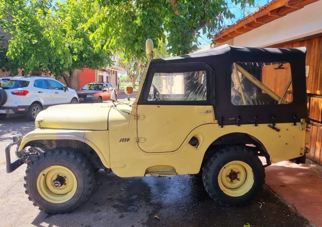 Ika Jeep Usada en Mendoza, deRuedas