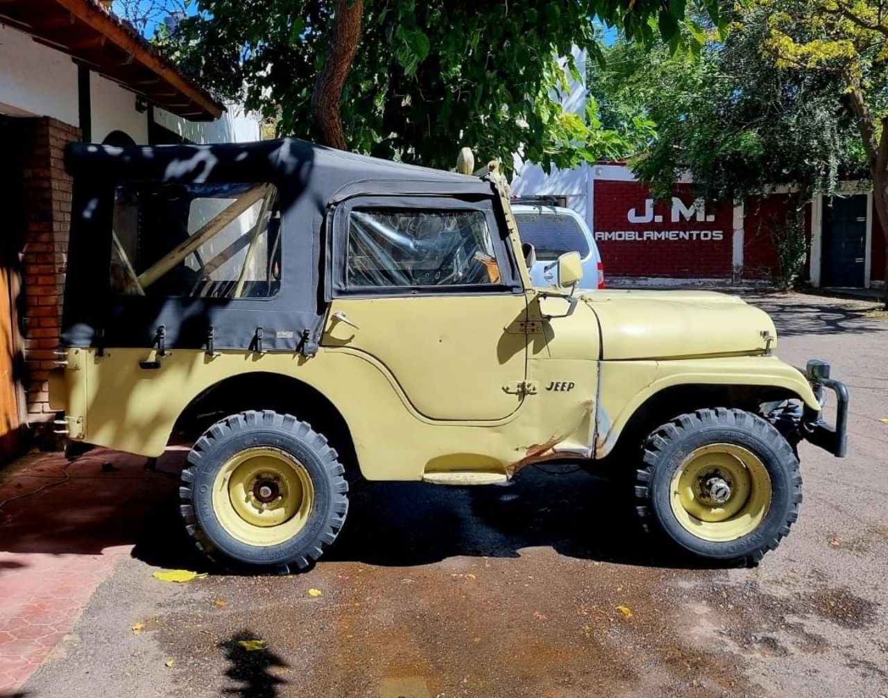 Ika Jeep Usada en Mendoza, deRuedas