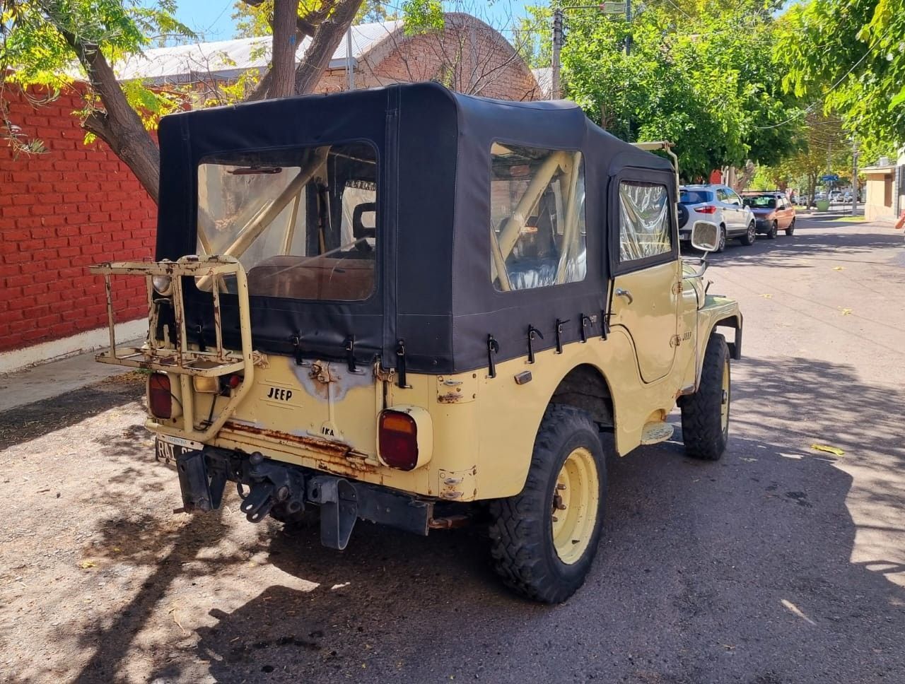 Ika Jeep Usada en Mendoza, deRuedas
