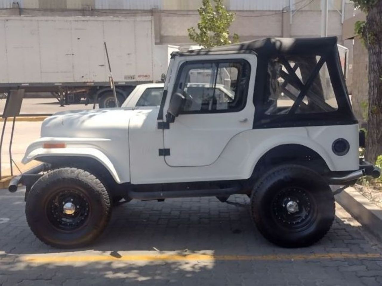 Ika Jeep Usada en Mendoza, deRuedas