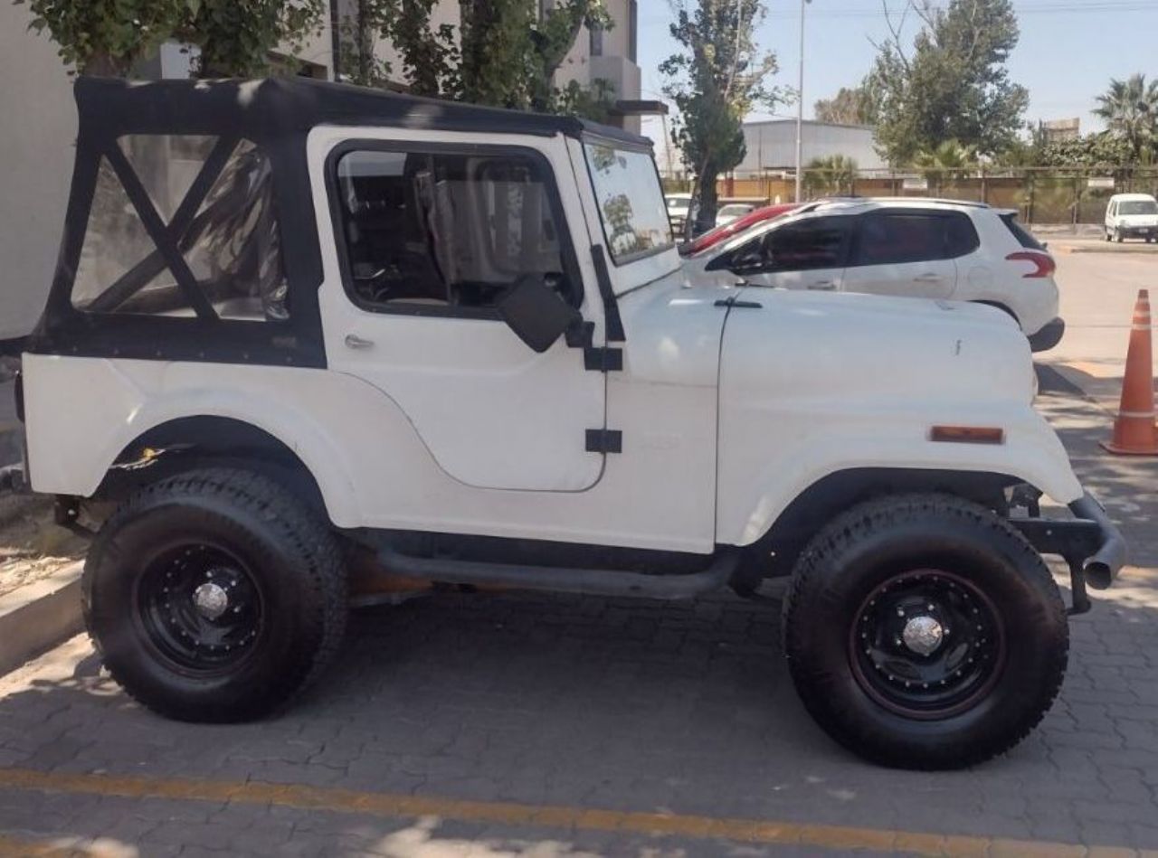 Ika Jeep Usada en Mendoza, deRuedas