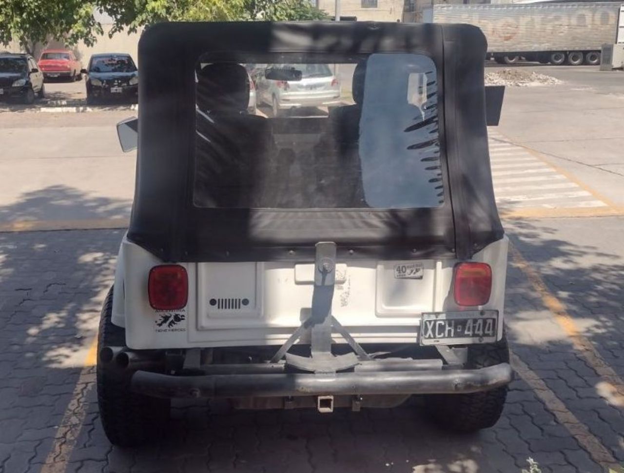Ika Jeep Usada en Mendoza, deRuedas