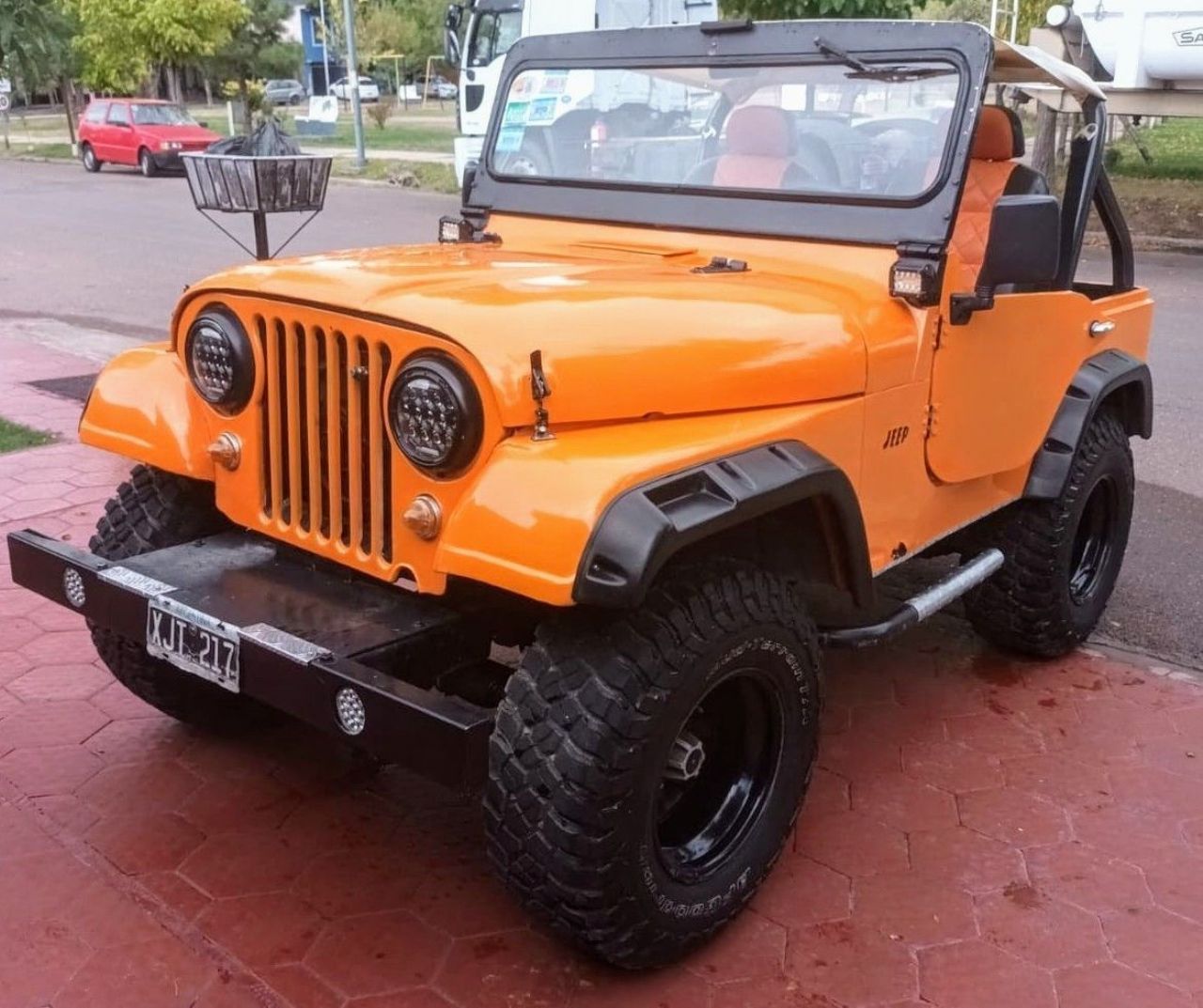 Ika Jeep Usada en Mendoza, deRuedas