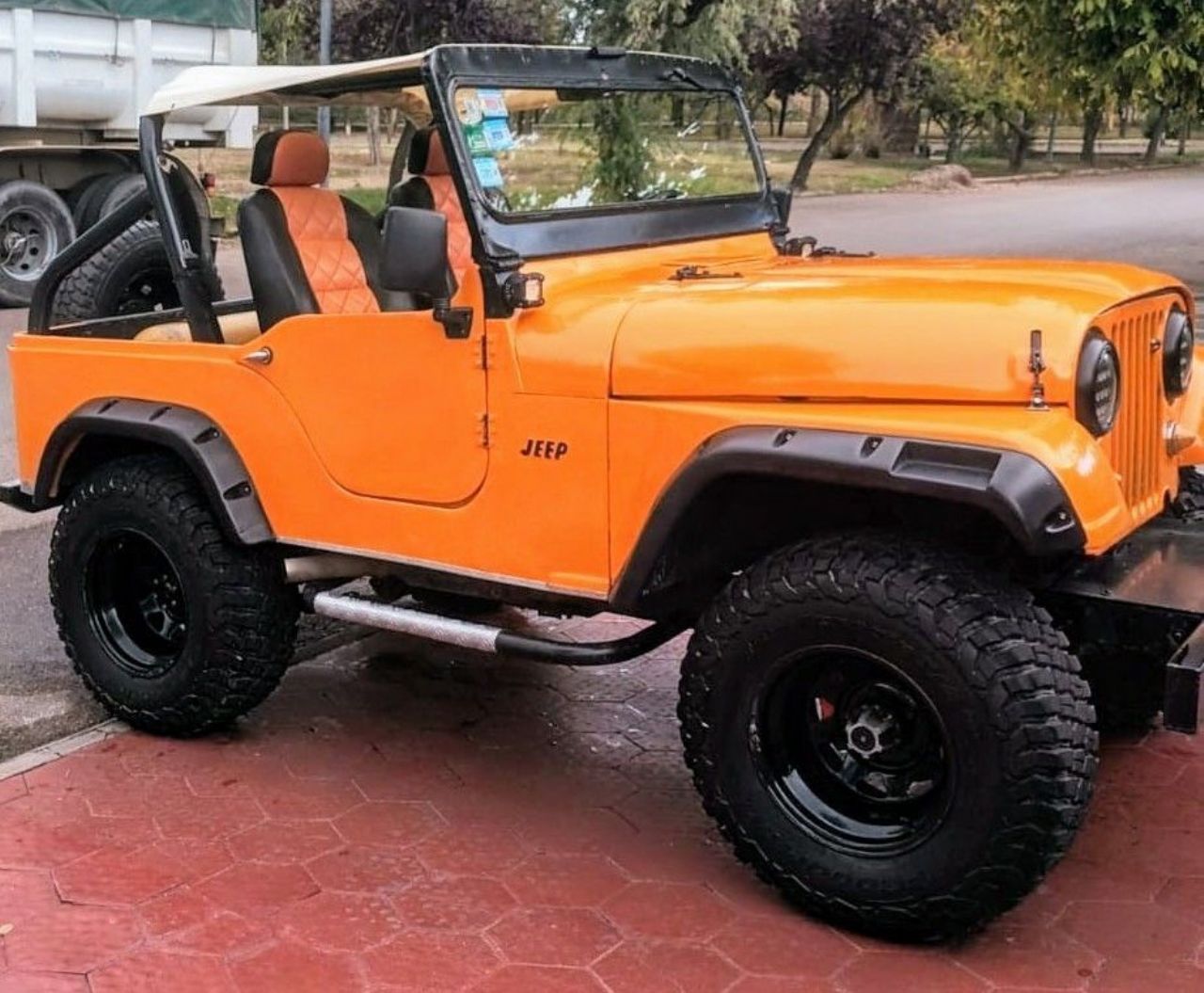 Ika Jeep Usada en Mendoza, deRuedas