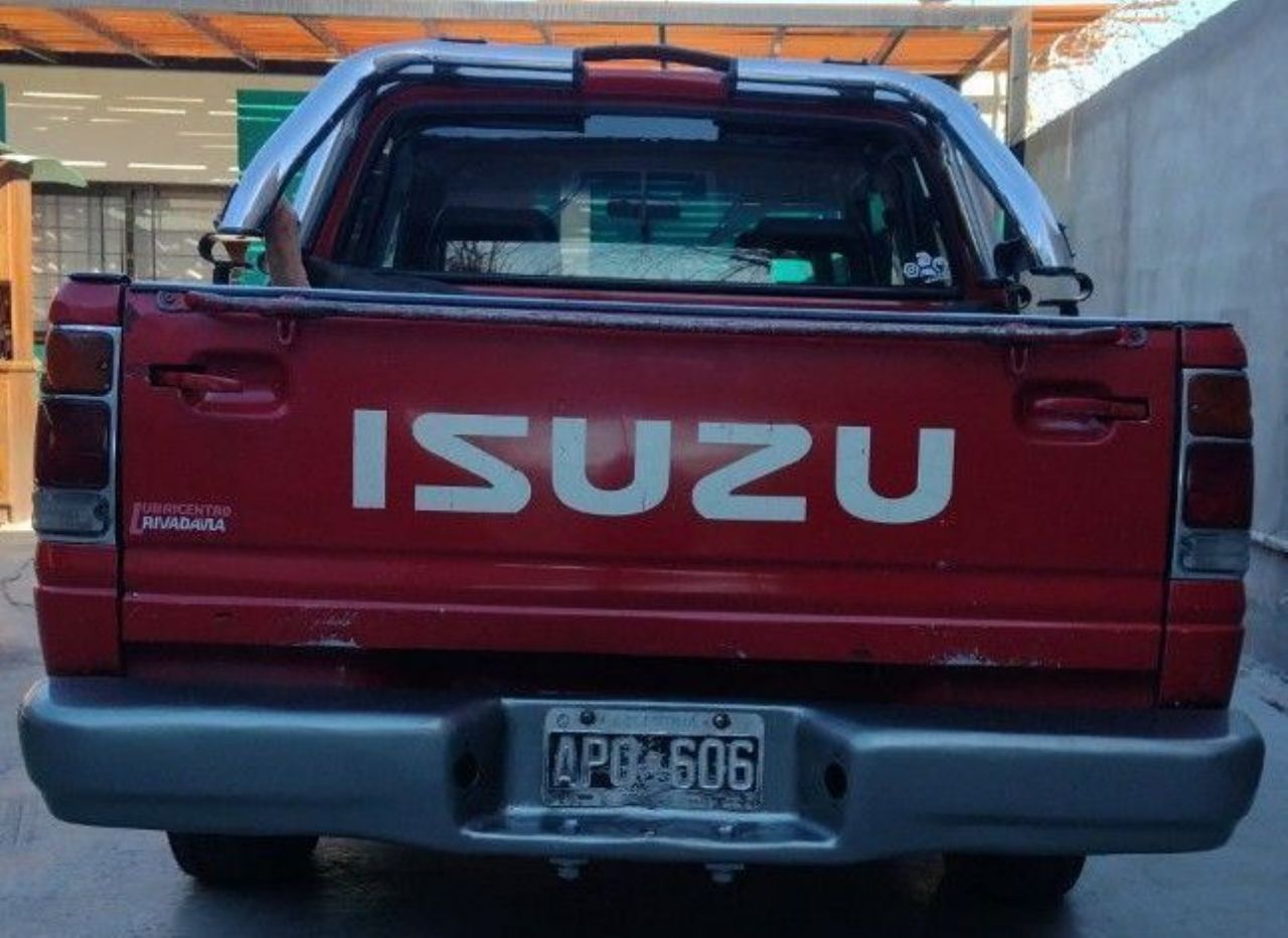Isuzu Pick-Up Usada en Mendoza, deRuedas