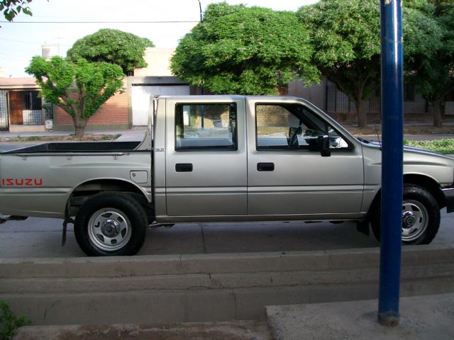 Isuzu Pick-Up Usada en Mendoza, deRuedas
