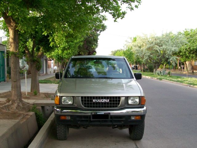Isuzu Pick-Up Usada en Mendoza, deRuedas