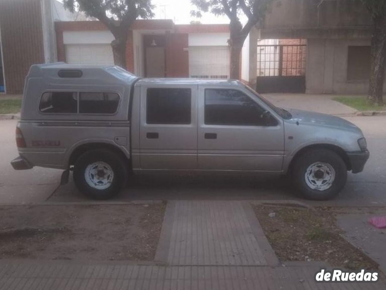 Isuzu Pick-Up Usada en Santa Fe, deRuedas