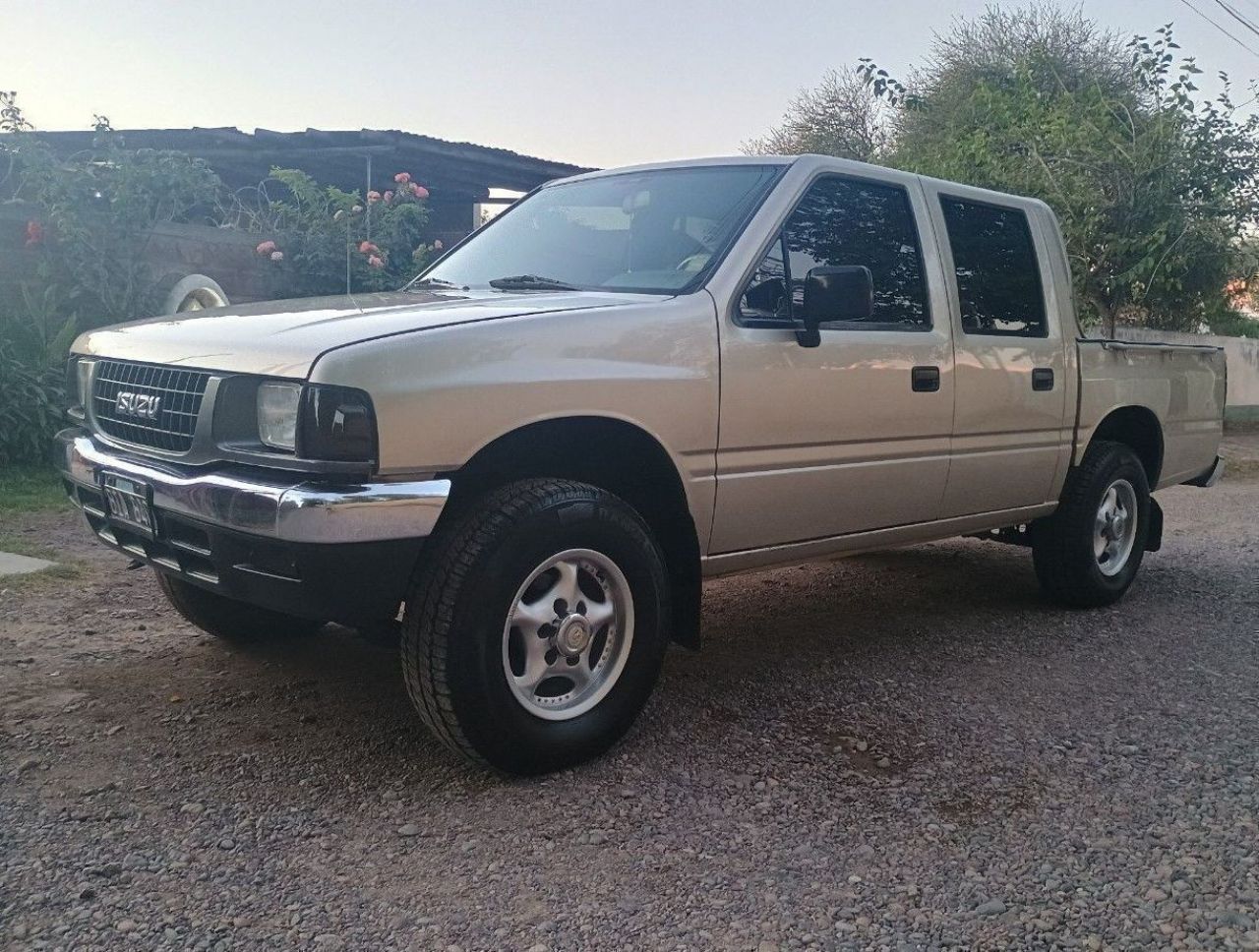 Isuzu Pick-Up Usada en Mendoza, deRuedas