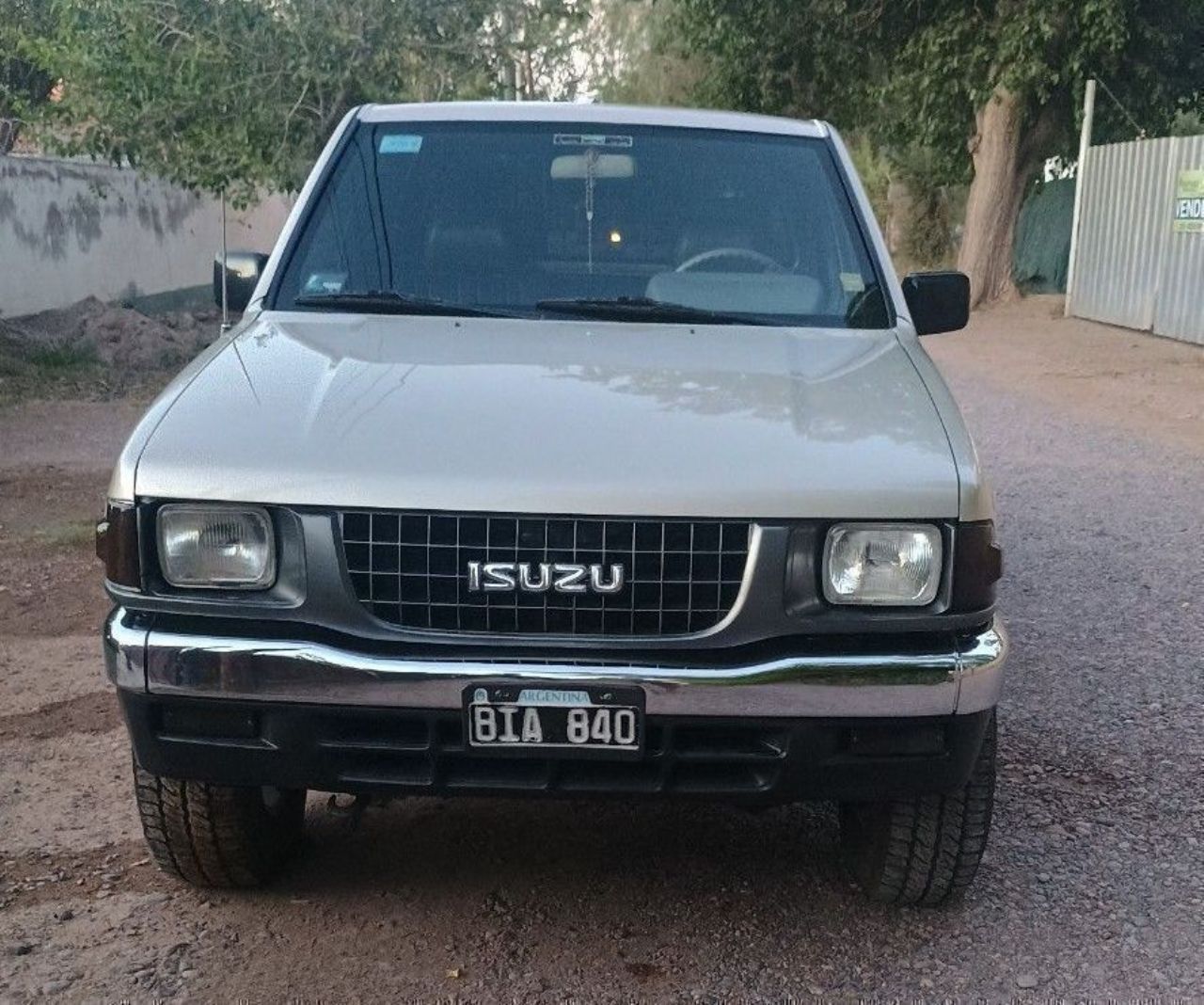 Isuzu Pick-Up Usada en Mendoza, deRuedas