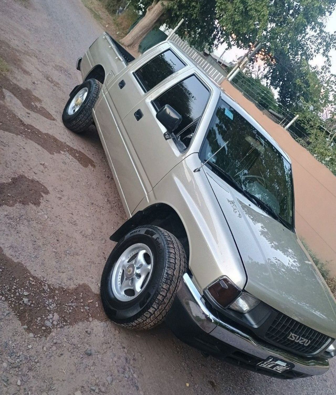 Isuzu Pick-Up Usada en Mendoza, deRuedas