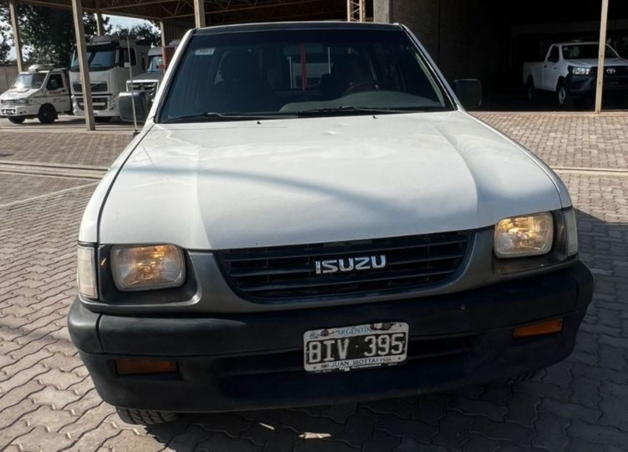 Isuzu Pick-Up Usada en Mendoza, deRuedas