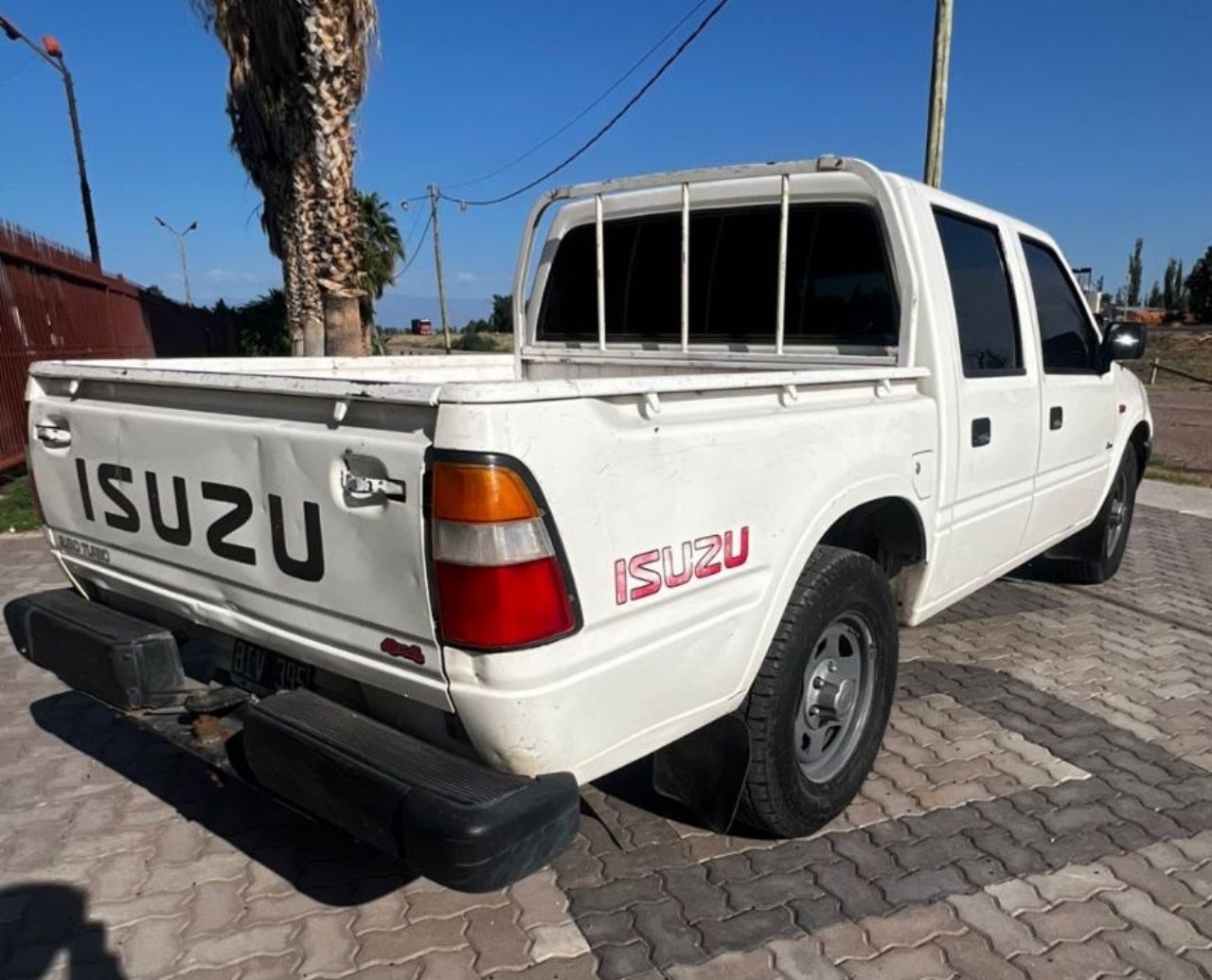 Isuzu Pick-Up Usada en Mendoza, deRuedas