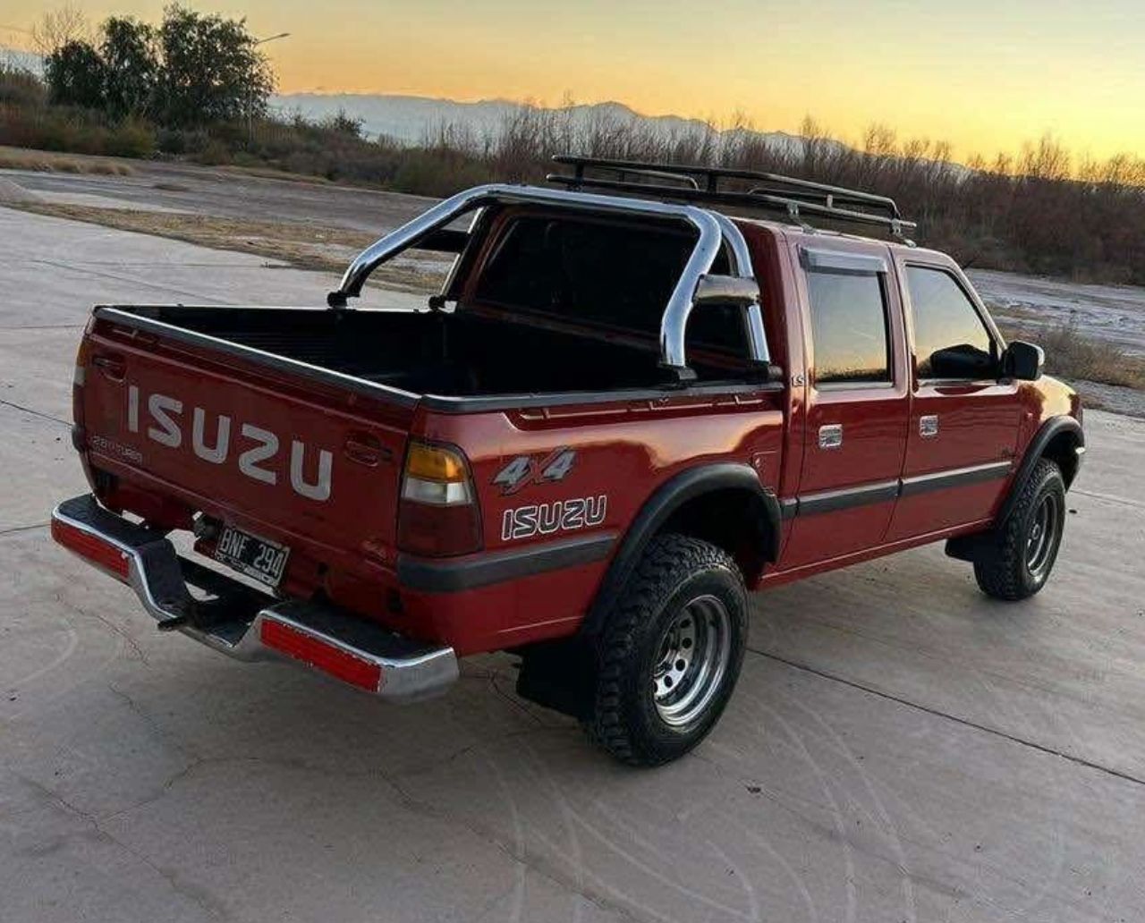 Isuzu Pick-Up Usada en Mendoza, deRuedas