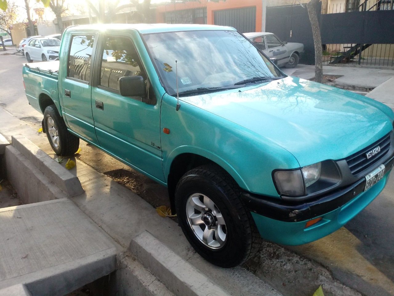 Isuzu Pick-Up Usada en Mendoza, deRuedas