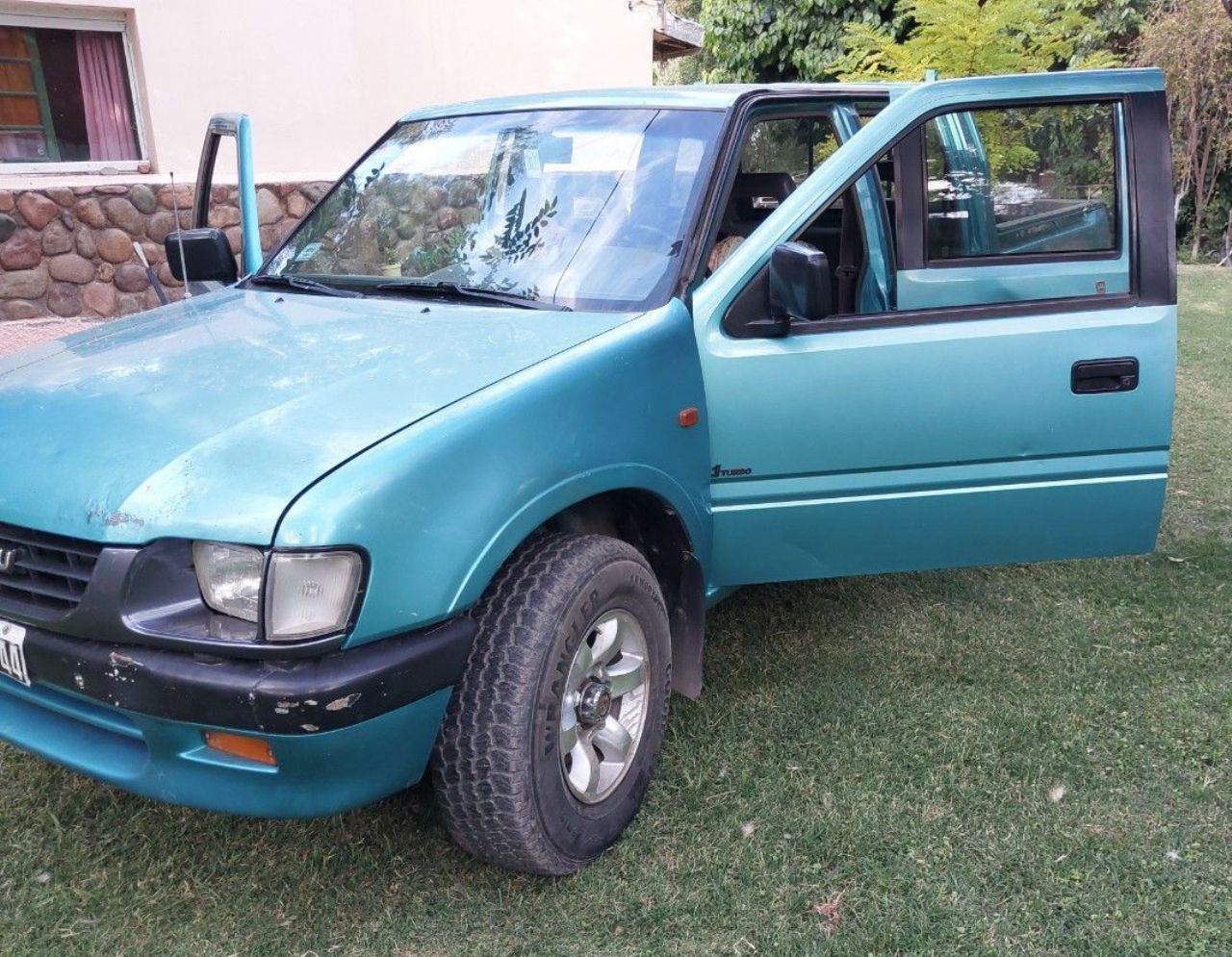 Isuzu Pick-Up Usada en Mendoza, deRuedas