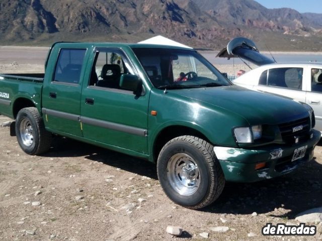 Isuzu Pick-Up Usada en Mendoza, deRuedas