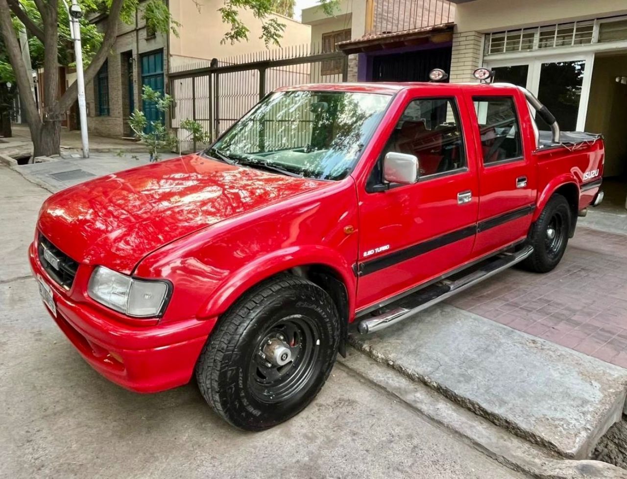 Isuzu Pick-Up Usada en Mendoza, deRuedas