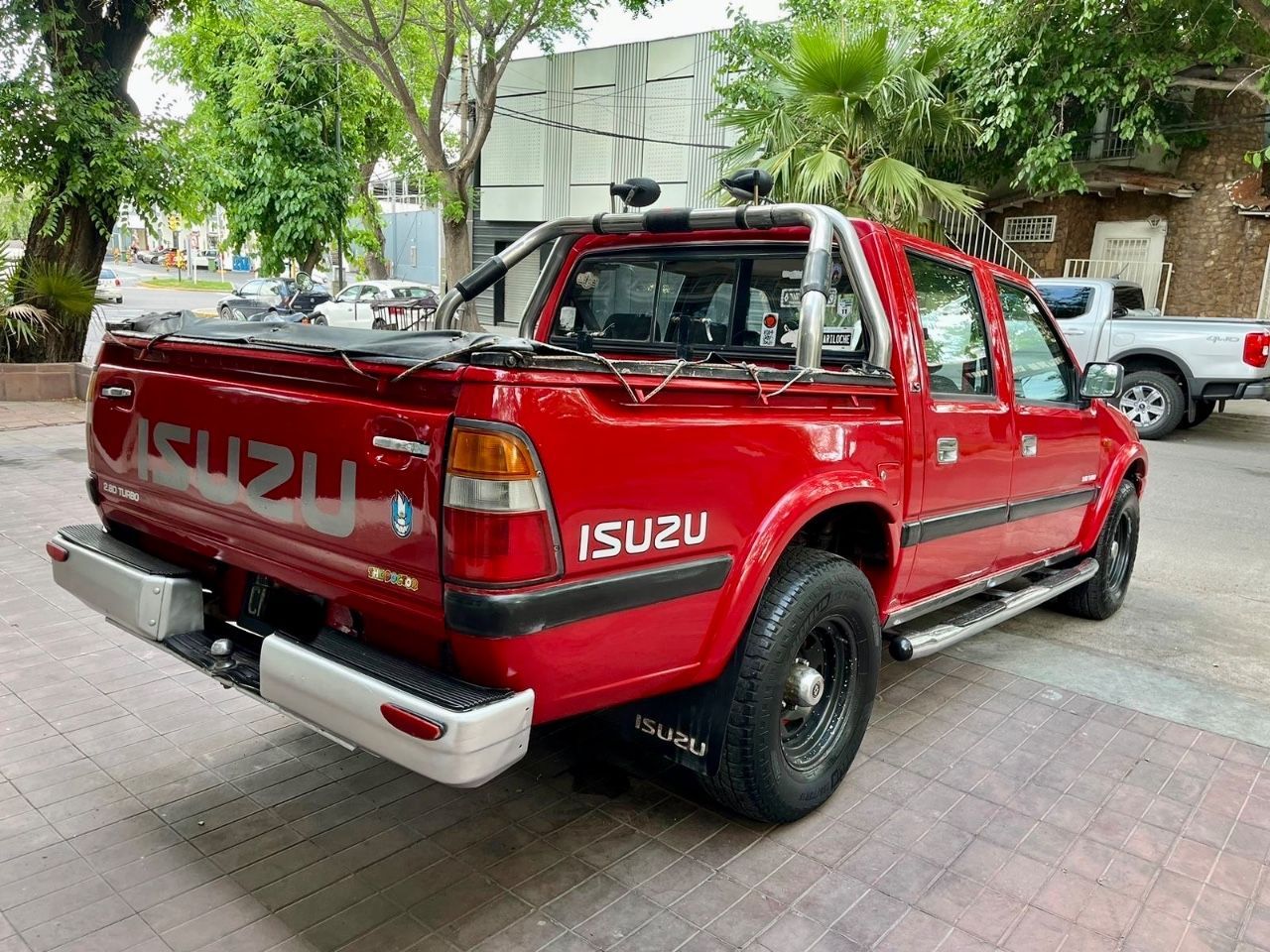 Isuzu Pick-Up Usada en Mendoza, deRuedas