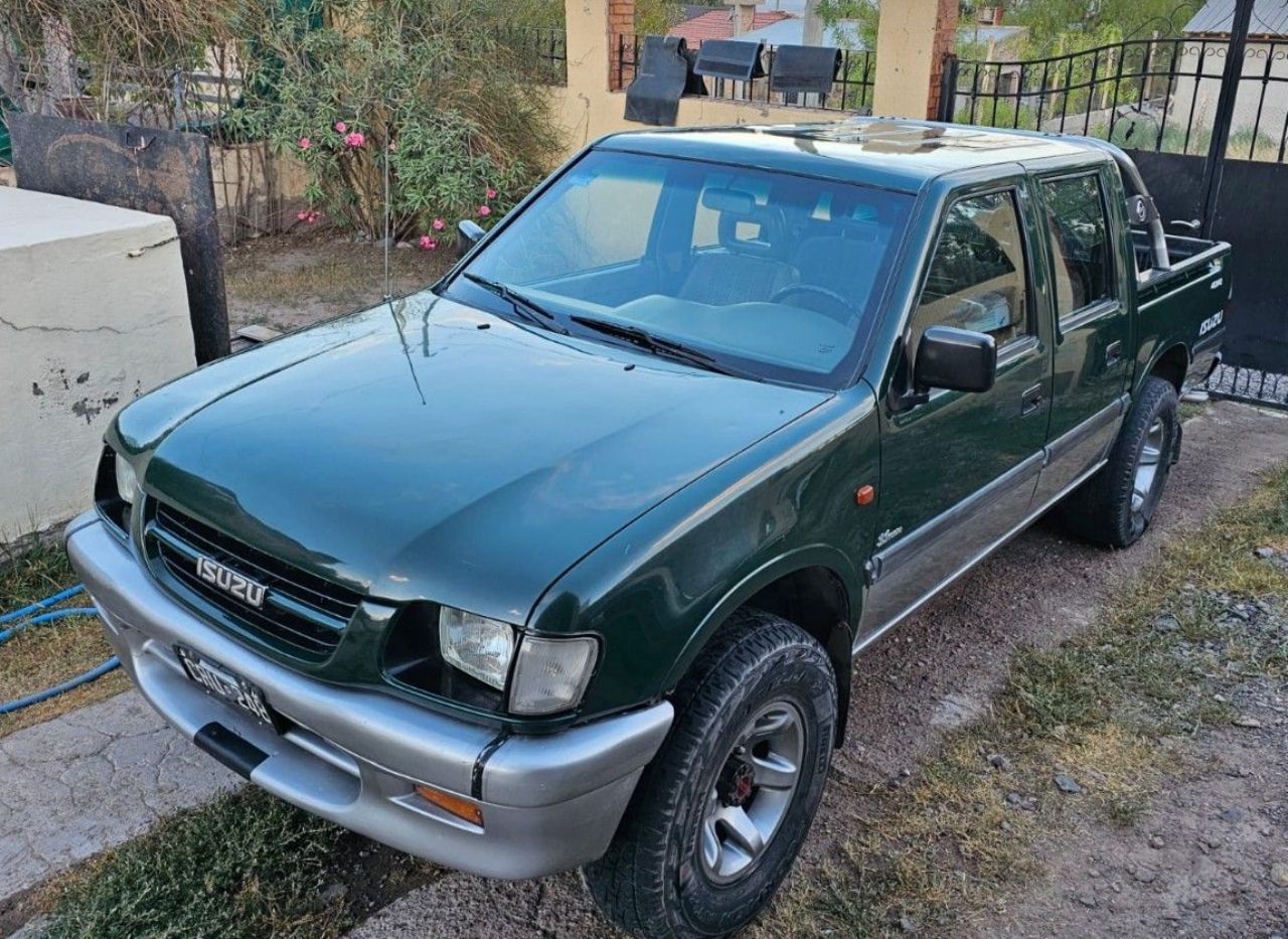 Isuzu Pick-Up Usada en Mendoza, deRuedas