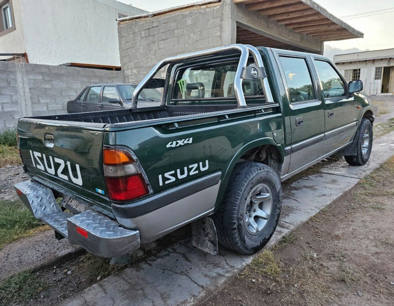 Isuzu Pick-Up Usada en Mendoza, deRuedas