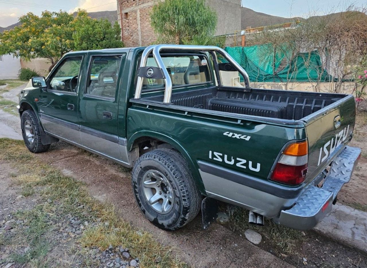 Isuzu Pick-Up Usada en Mendoza, deRuedas